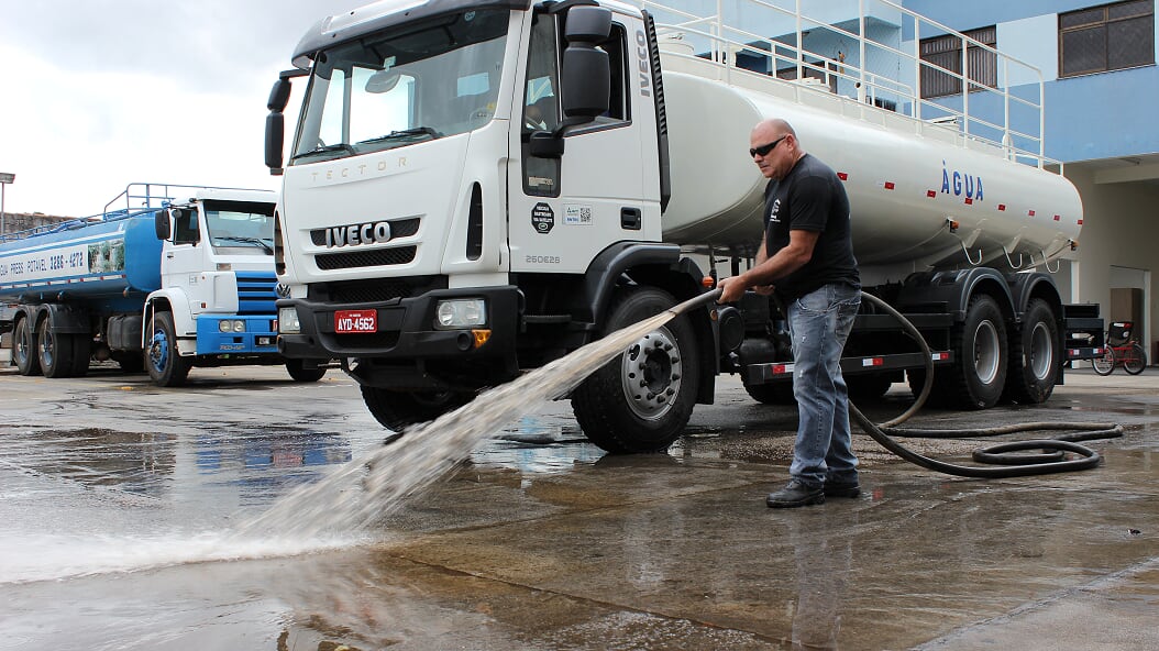 Caminhão Pipa em Curitiba & Maringá | Transporte de água potável